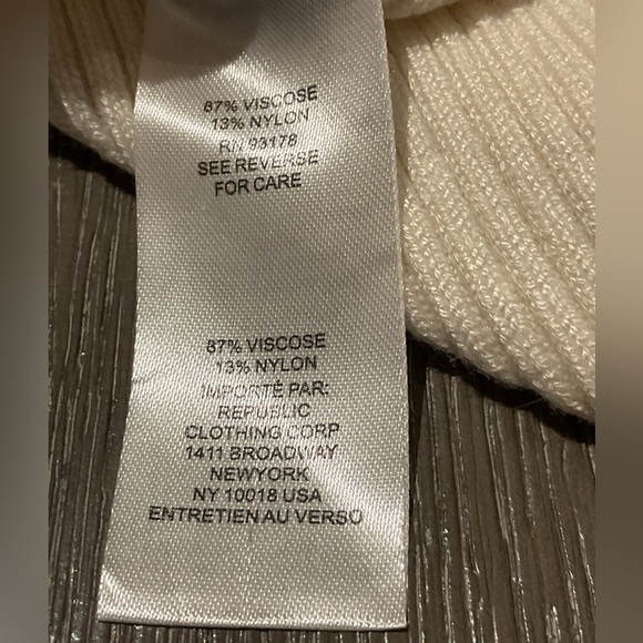 House of Harlow 1960 Off White sleeveless sweater dress with topper. - Picture 10 of 10